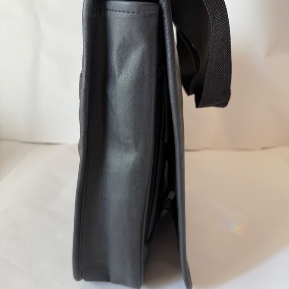 DISNEY Feature Animation Laptop Satchel - Picture 7 of 8